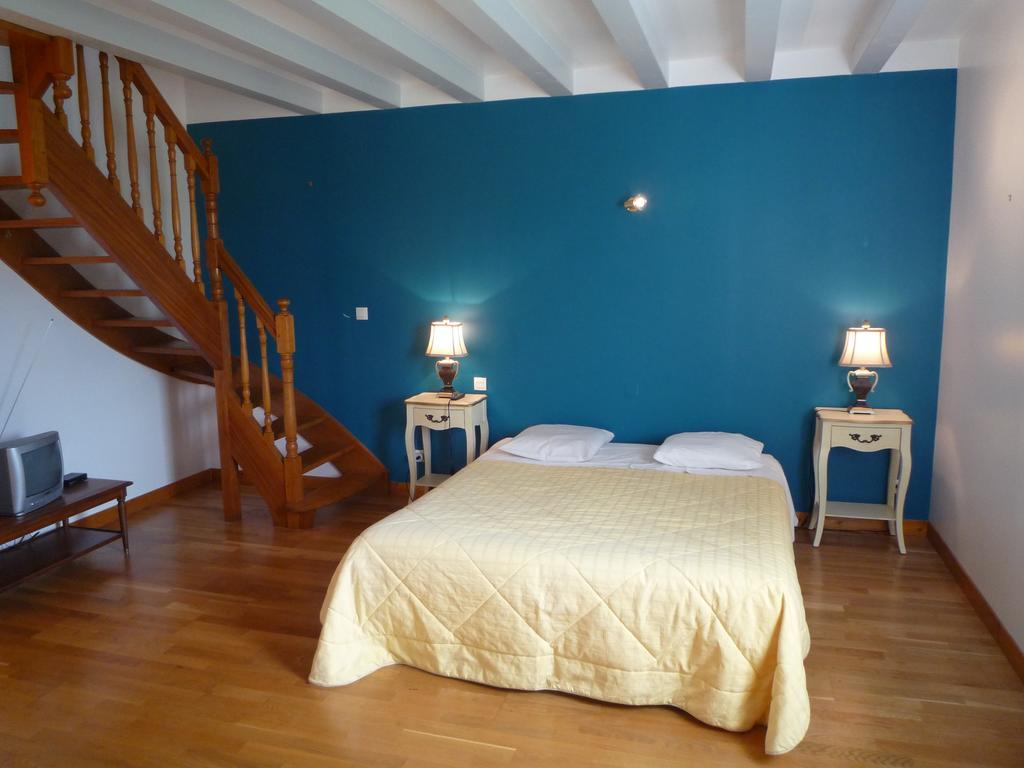Le Petit Pont Hotel Moncé-en-Belin Buitenkant foto