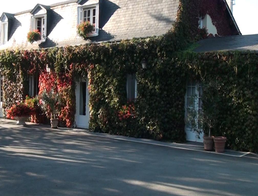 Le Petit Pont Hotel Moncé-en-Belin Buitenkant foto