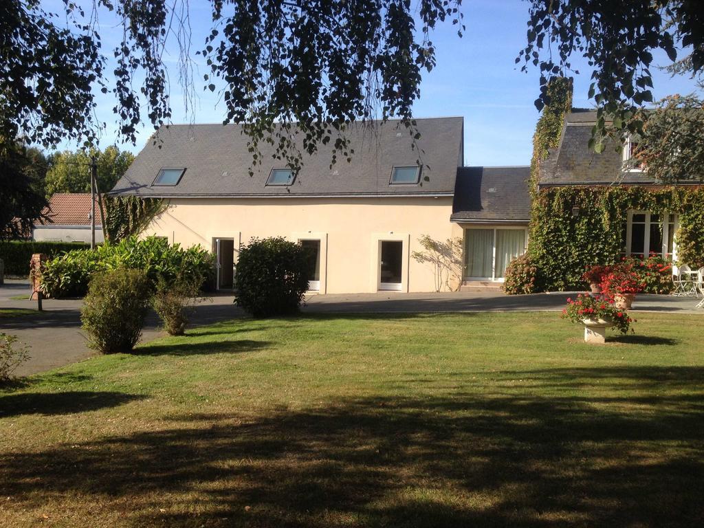 Le Petit Pont Hotel Moncé-en-Belin Buitenkant foto