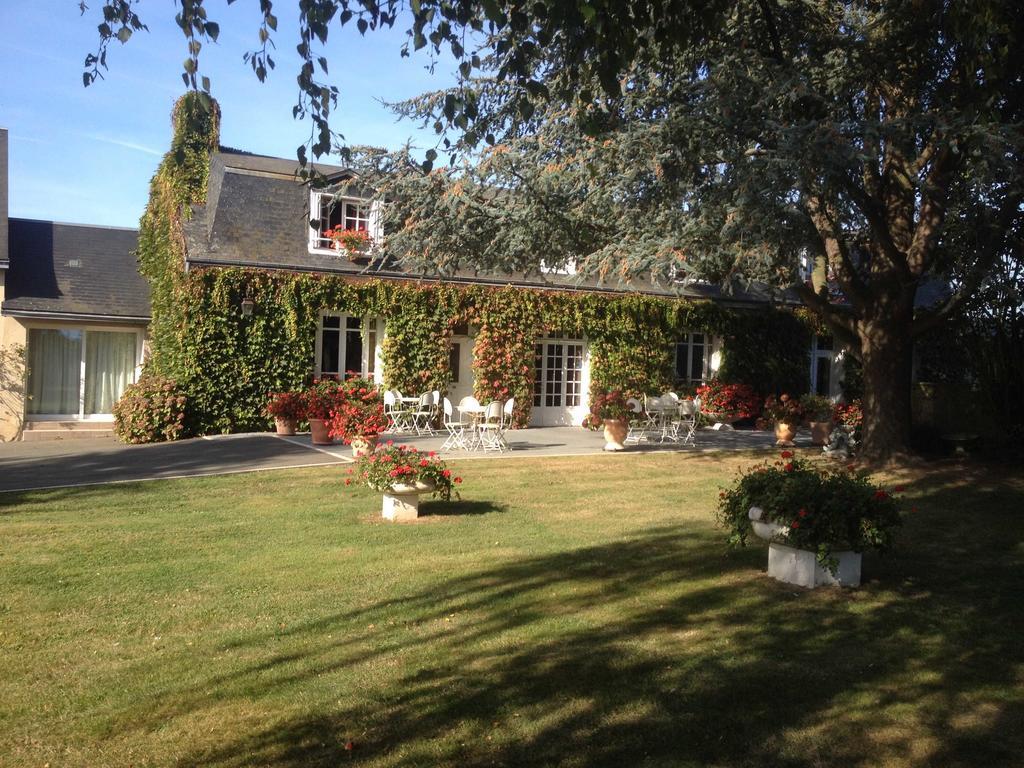 Le Petit Pont Hotel Moncé-en-Belin Buitenkant foto