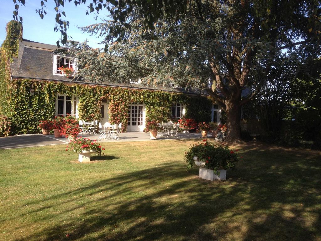 Le Petit Pont Hotel Moncé-en-Belin Buitenkant foto