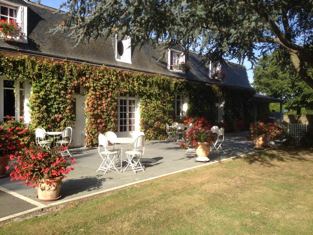 Le Petit Pont Hotel Moncé-en-Belin Buitenkant foto