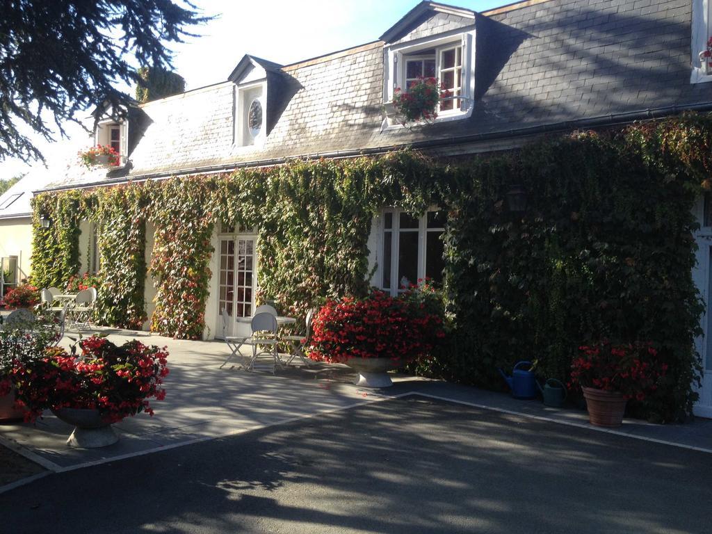 Le Petit Pont Hotel Moncé-en-Belin Buitenkant foto